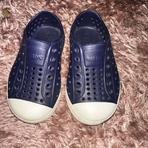 Native Jefferson Blue Perforated Slip-On Shoes C6 play outside summer spring - Picture 4 of 7